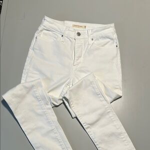 Women's Levi’s 721 High Rise Skinny White Jeans size 28
